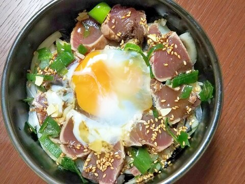 新玉ねぎ！たっぷりでいただく　かつおのたたき丼